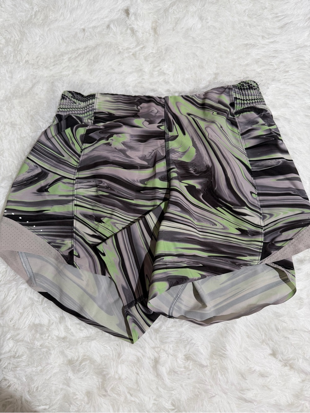 Lululemon Women’s Size 8 Athletic Shorts in Green Marble Print Running Workout